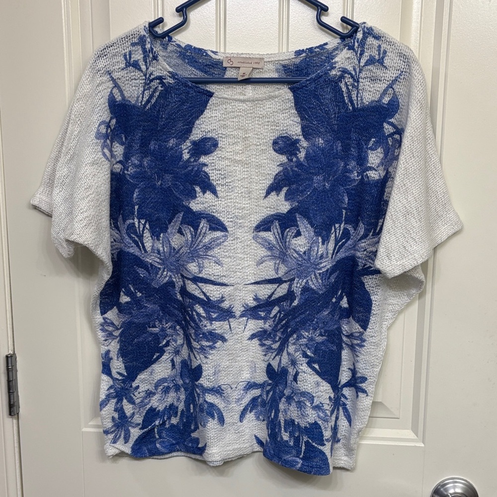 Dressbarn Floral Blue and White Women's Top